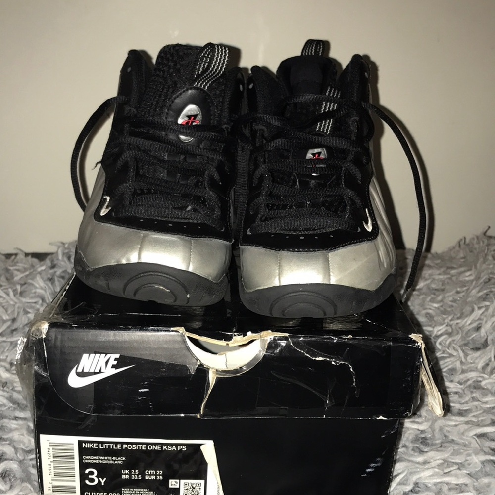 Nike little posite